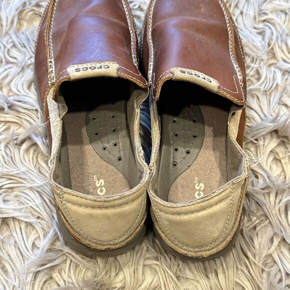 crocs Men's Walu Express Leather M Slip-On Loafer, Khaki/Walnut, 9 US - Picture 3 of 7